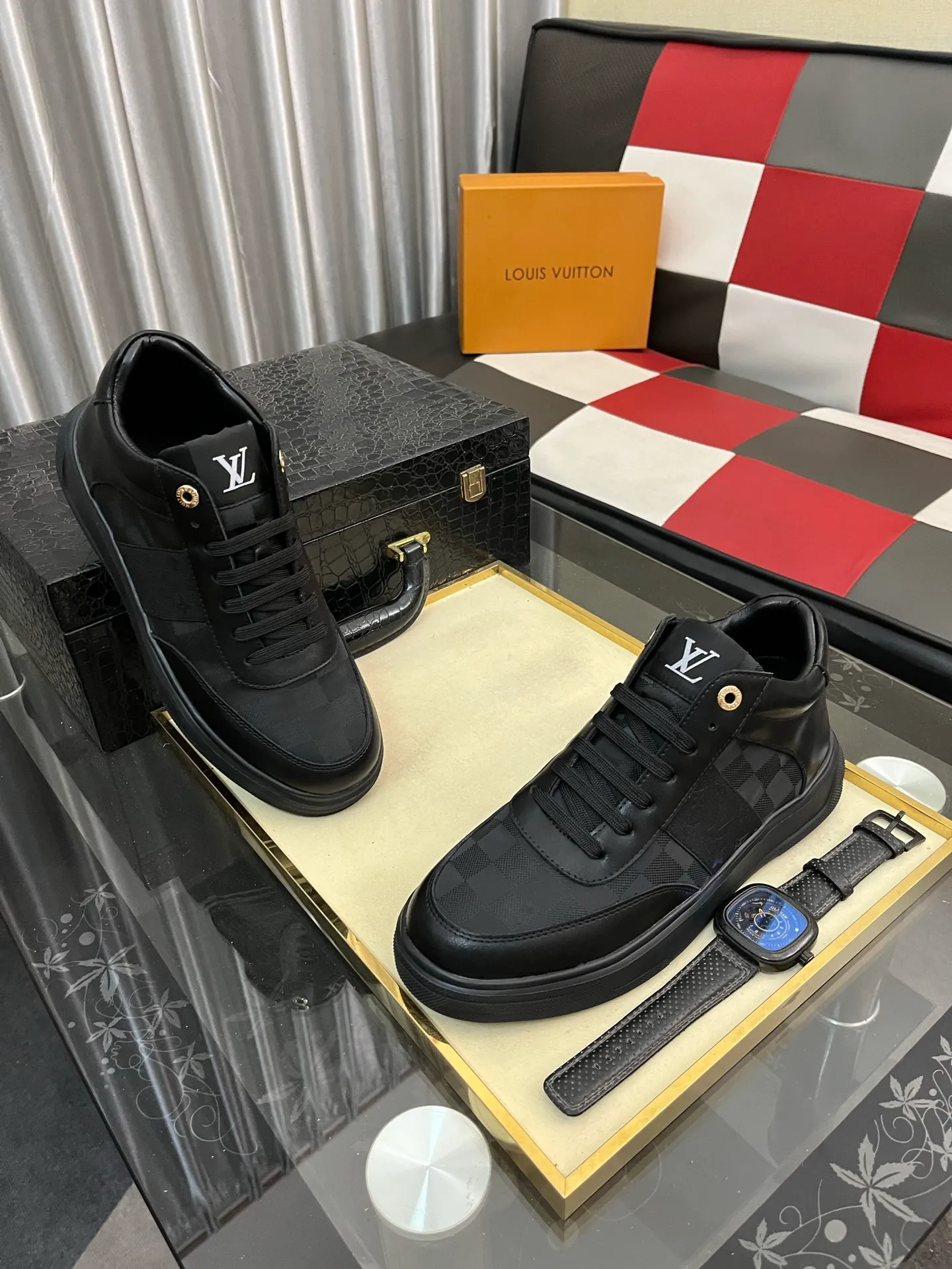 Men's shoes💰: 420⌚️⌚️"LOUI* VUITTO*" popular men's casual shoes, genuine Italian development💯purchase level quality✔️The upper is made of first-layer cowhide, comfortable and soft sheepskin foot pads⚡️Fashionable and versatile. The toe last shape is firm and full, and the soles are made from LV original molds and can be moved in and out of the counter at will. Light and comfortable on the foot~purely handmade, details determine quality! Size:38-442️⃣Colors available